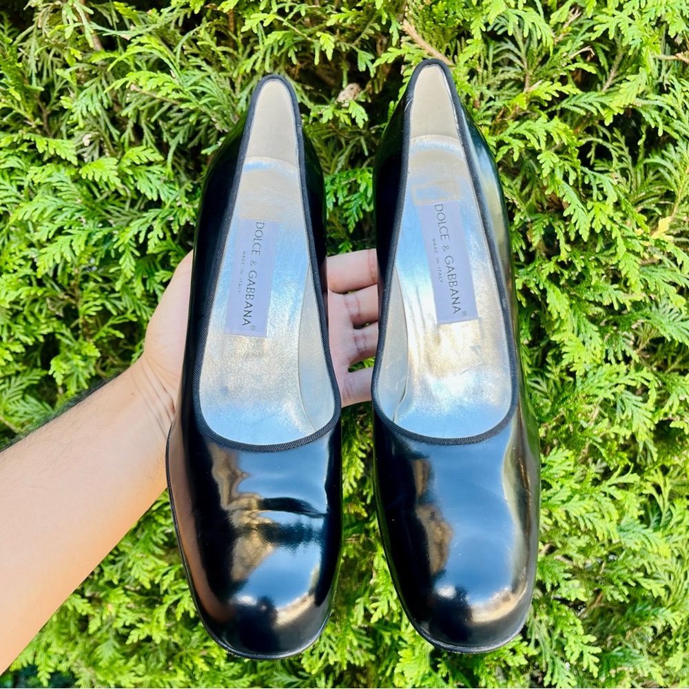 New! Dolce & Gabbana Black Patent Round Toe Spool Heel Classic Pumps - Picture 5 of 9